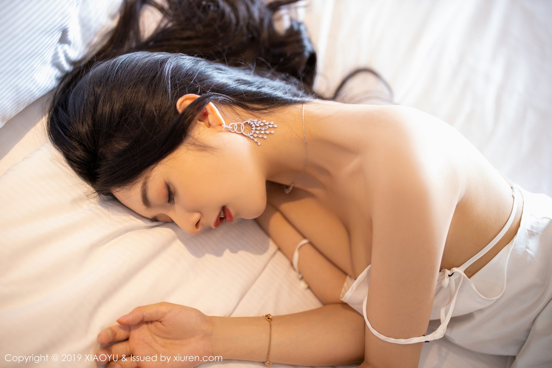 [XIAOYU语画界]YU20191024VOL0177 2019.10.24 VOL.177 诱人姿态下芊芊美腿 Angela小热巴[70+1P]第3张