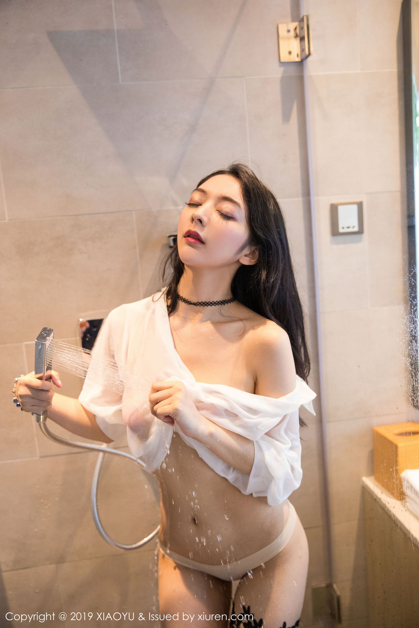 [XIAOYU语画界]YU20191210VOL0211 2019.12.10 VOL.211 诱人姿态下芊芊美腿 Angela小热巴[100+1P]第4张