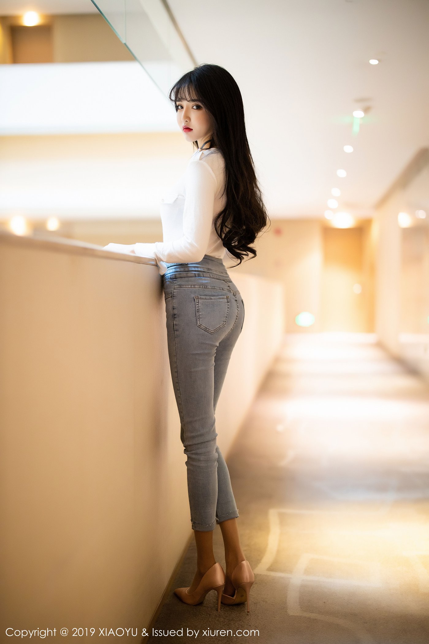 [XIAOYU语画界]YU20191211VOL0212 2019.12.11 VOL.212 姓感牛仔裤与现代衬衫丝袜 Miko酱吖[108+1P]第17张