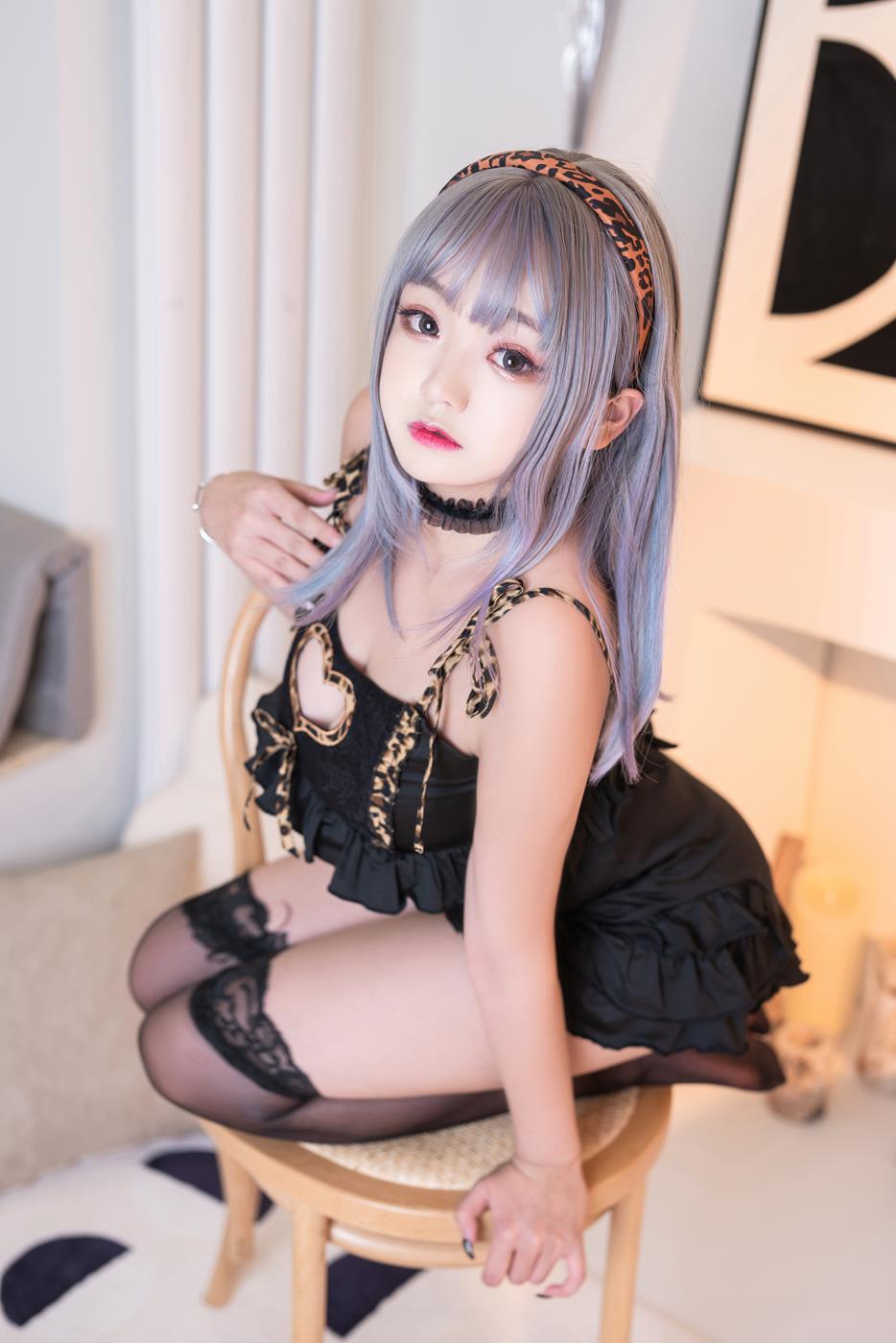 网紅Coser@-桃夭葵 连体小豹纹 [40P]第2张