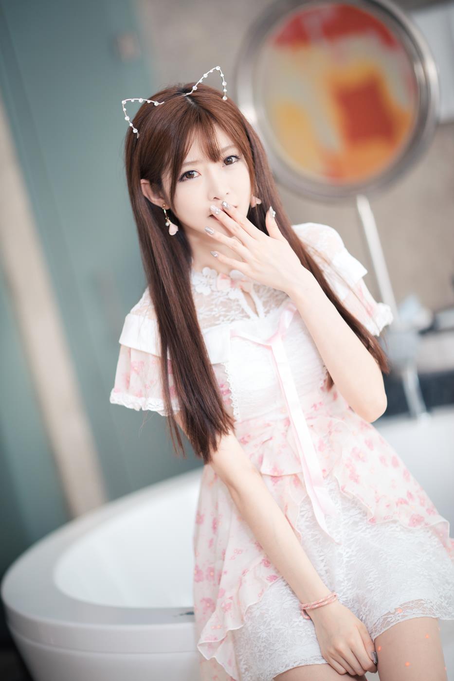 网紅Coser@王羽杉 粉色连衣裙[16P]第1张