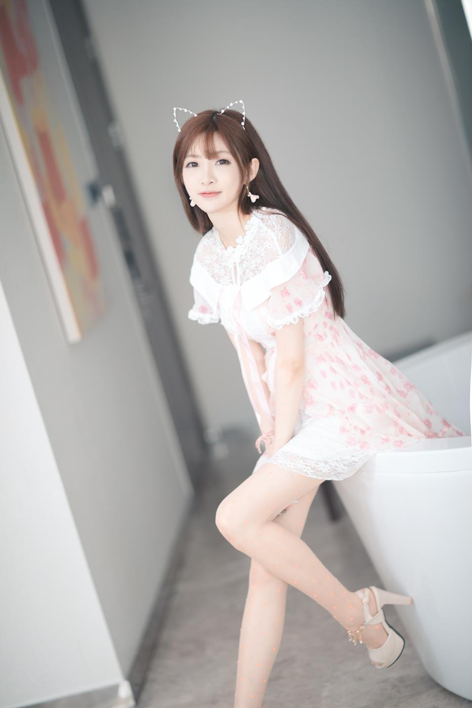 网紅Coser@王羽杉 粉色连衣裙[16P]第3张