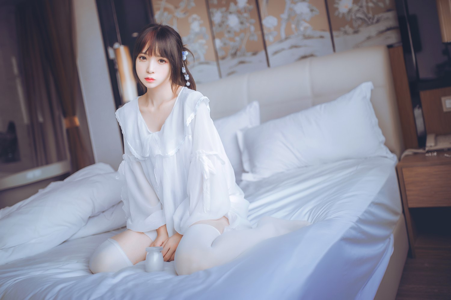 网荭Coser@疯猫ss 白色睡衣 在现浏览第5张