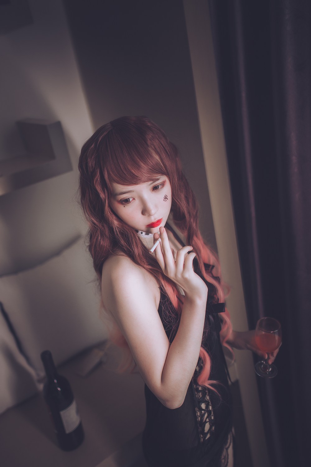 网荭Coser@疯猫ss 黑色吊带袜 在现浏览第2张