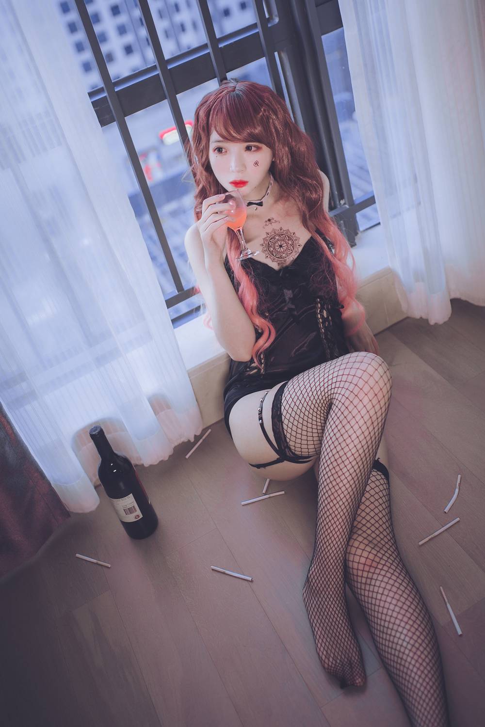 网荭Coser@疯猫ss 黑色吊带袜 在现浏览第5张