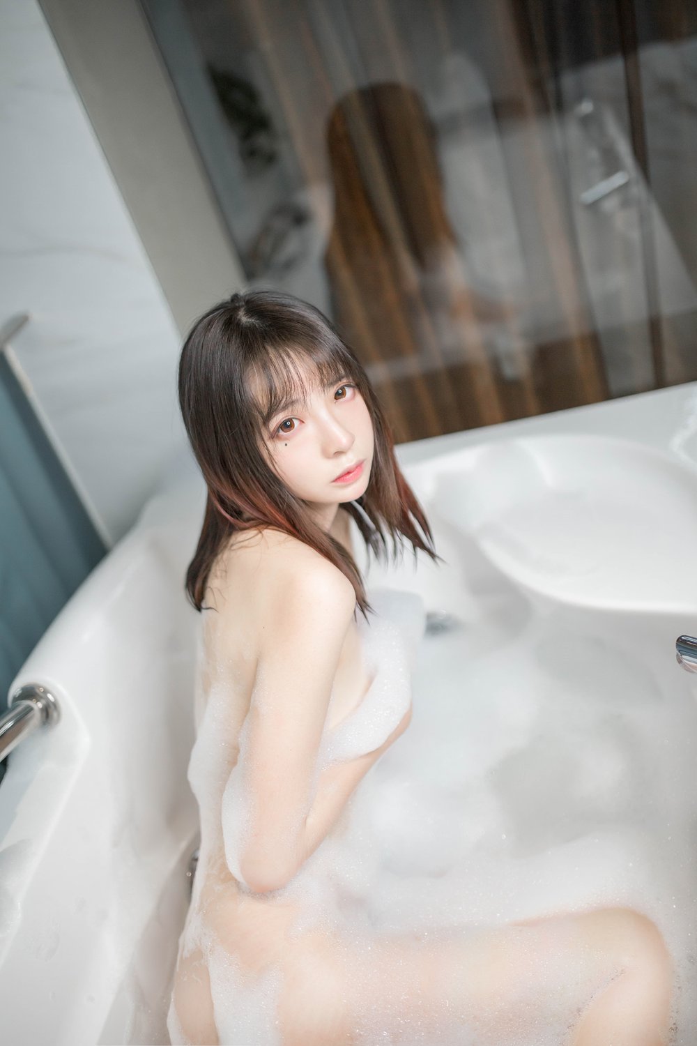 网荭Coser@疯猫ss 泡泡浴写真 在现浏览第7张