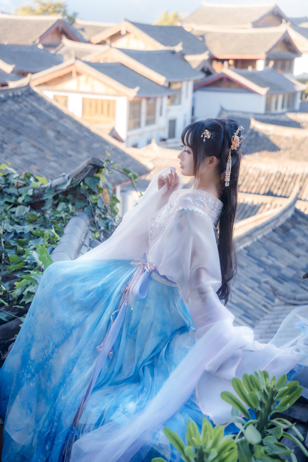 人气Coser@兔子Zzz不吃胡萝卜 丽江屋顶 [22P]第4张